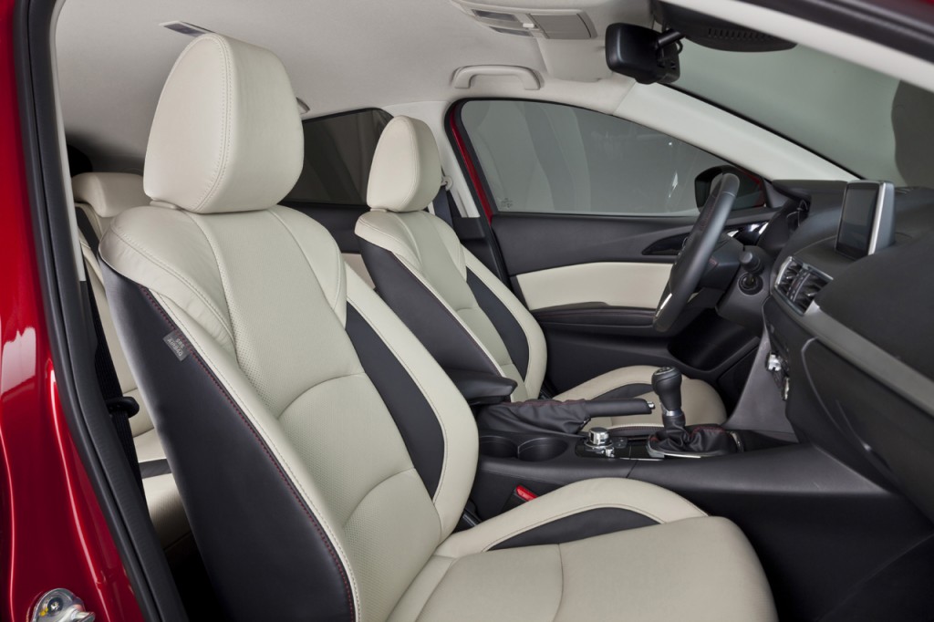 Mazda3_2013_interior_07__jpg72 (1)
