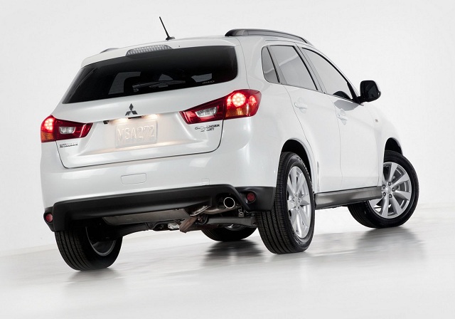 2015-Mitsubishi-ASX-rear