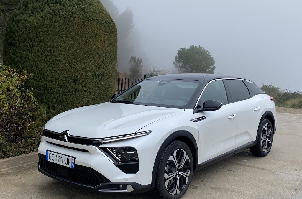 NOUVELLE CITROËN C5 X, UN CONCENTRE DE TECHNOLOGIE.