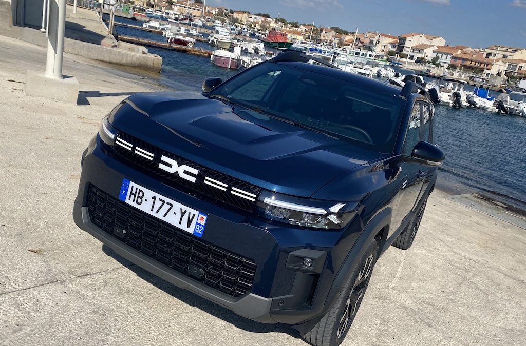 DACIA VOIT GRAND AVEC LE NOUVEAU  BIGSTER.