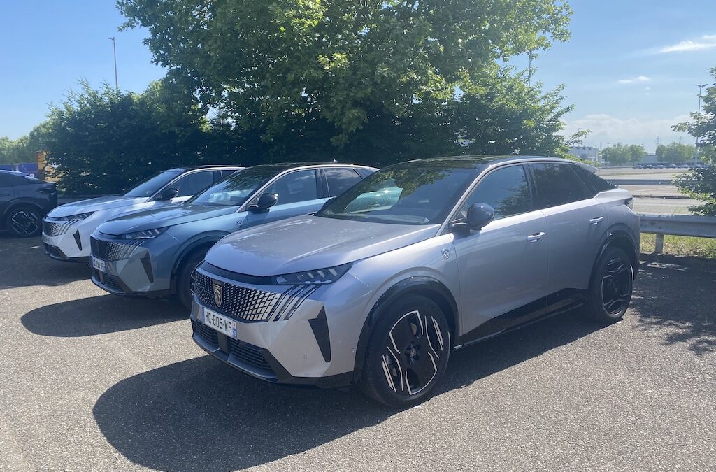 NOUVEAUX  PEUGEOT E-3008 ET E-5008 « 325 DUAL MOTOR »