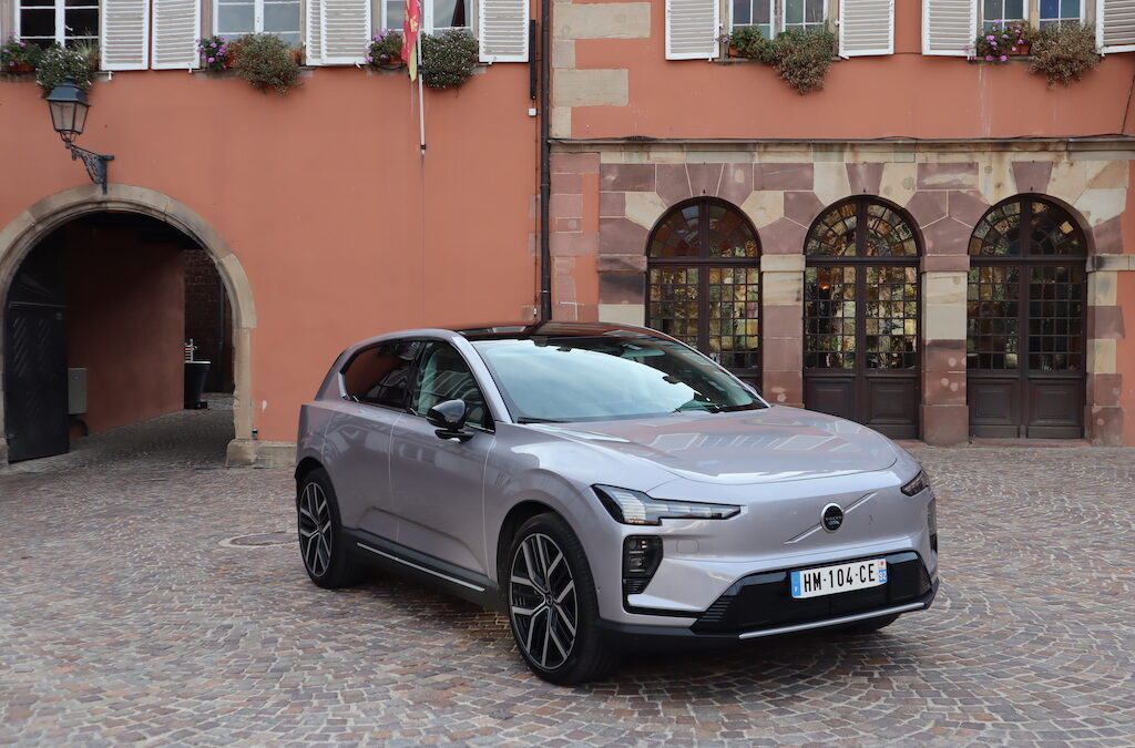 VOLVO EX60 100 % ÉLECTRIQUE À LA POINTE DE LA TECHNOLOGIE.